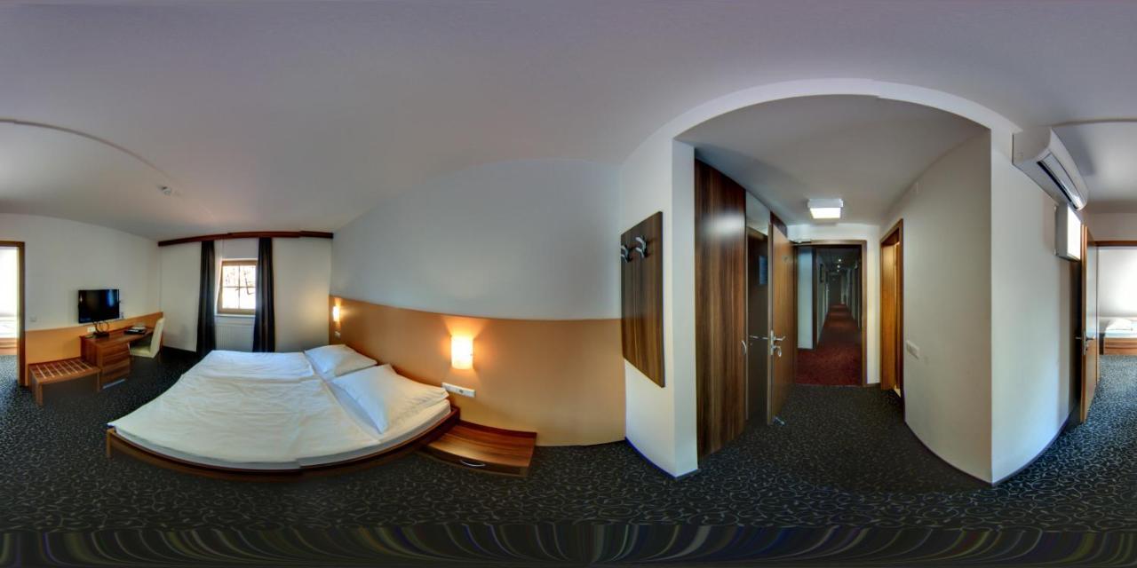 Domacija Vodnik & Apartments Церклье-на-Гореньскем Экстерьер фото