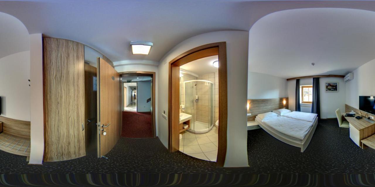 Domacija Vodnik & Apartments Церклье-на-Гореньскем Экстерьер фото