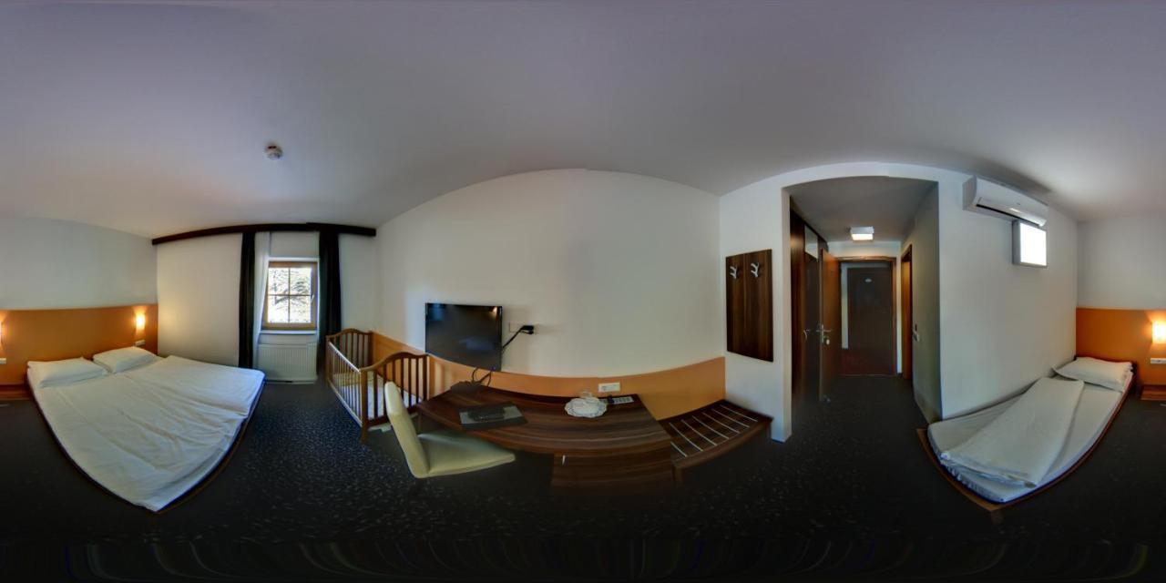 Domacija Vodnik & Apartments Церклье-на-Гореньскем Экстерьер фото