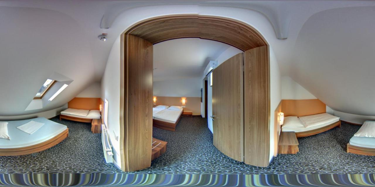 Domacija Vodnik & Apartments Церклье-на-Гореньскем Экстерьер фото