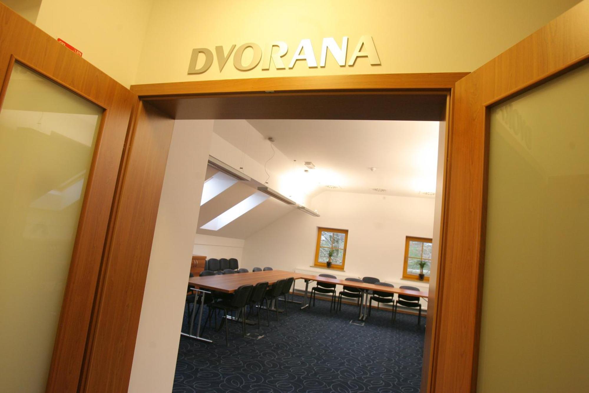 Domacija Vodnik & Apartments Церклье-на-Гореньскем Экстерьер фото