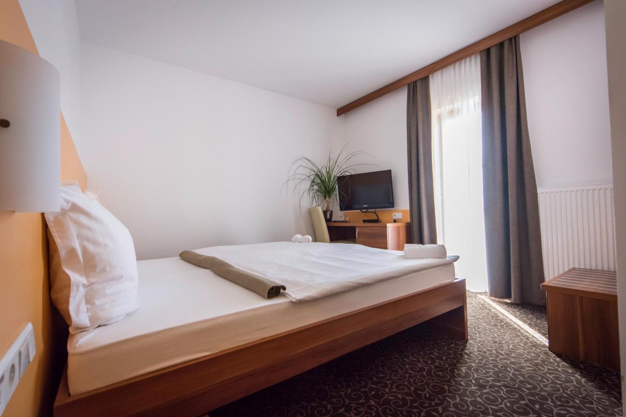 Domacija Vodnik & Apartments Церклье-на-Гореньскем Экстерьер фото