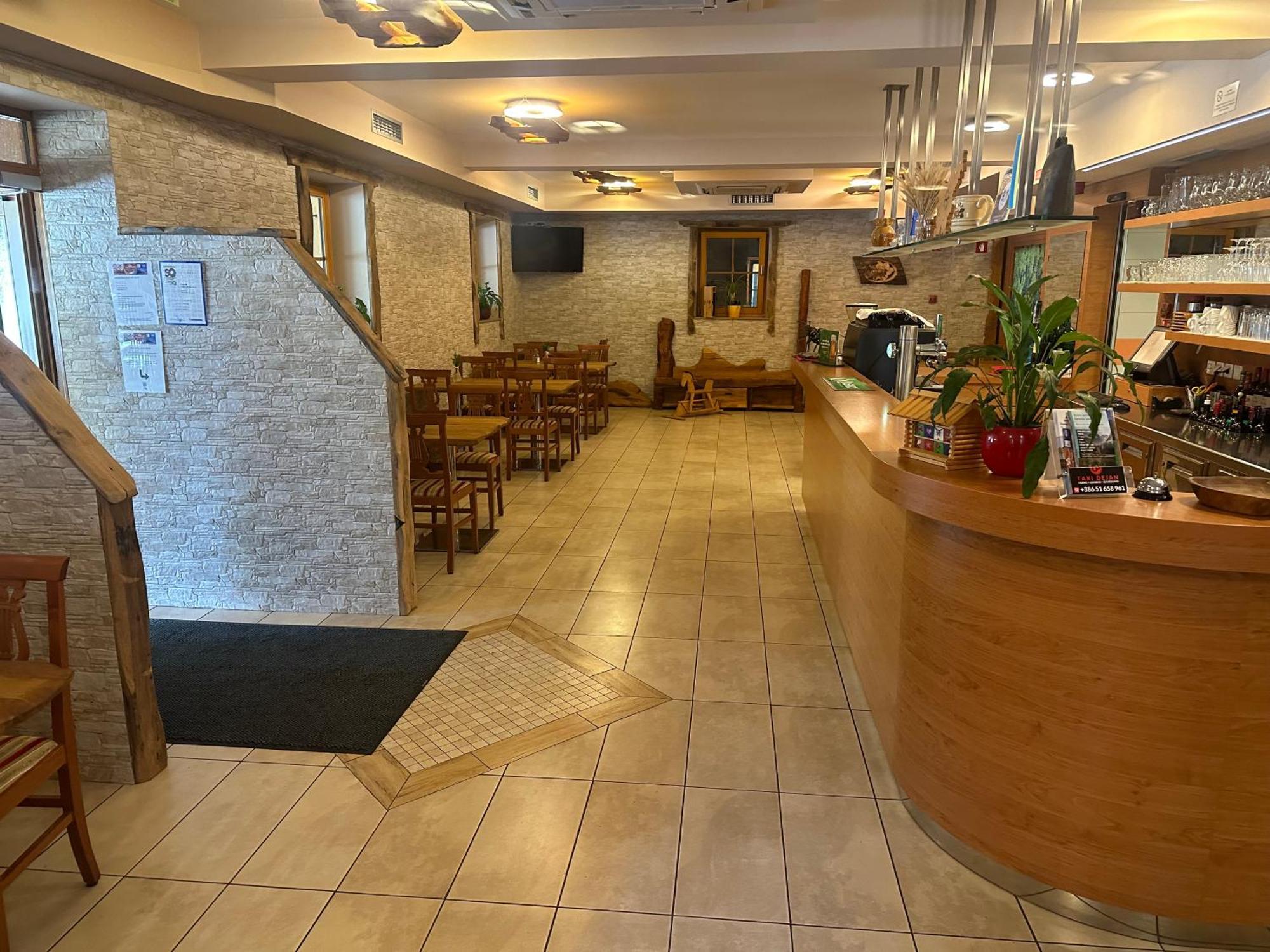 Domacija Vodnik & Apartments Церклье-на-Гореньскем Экстерьер фото