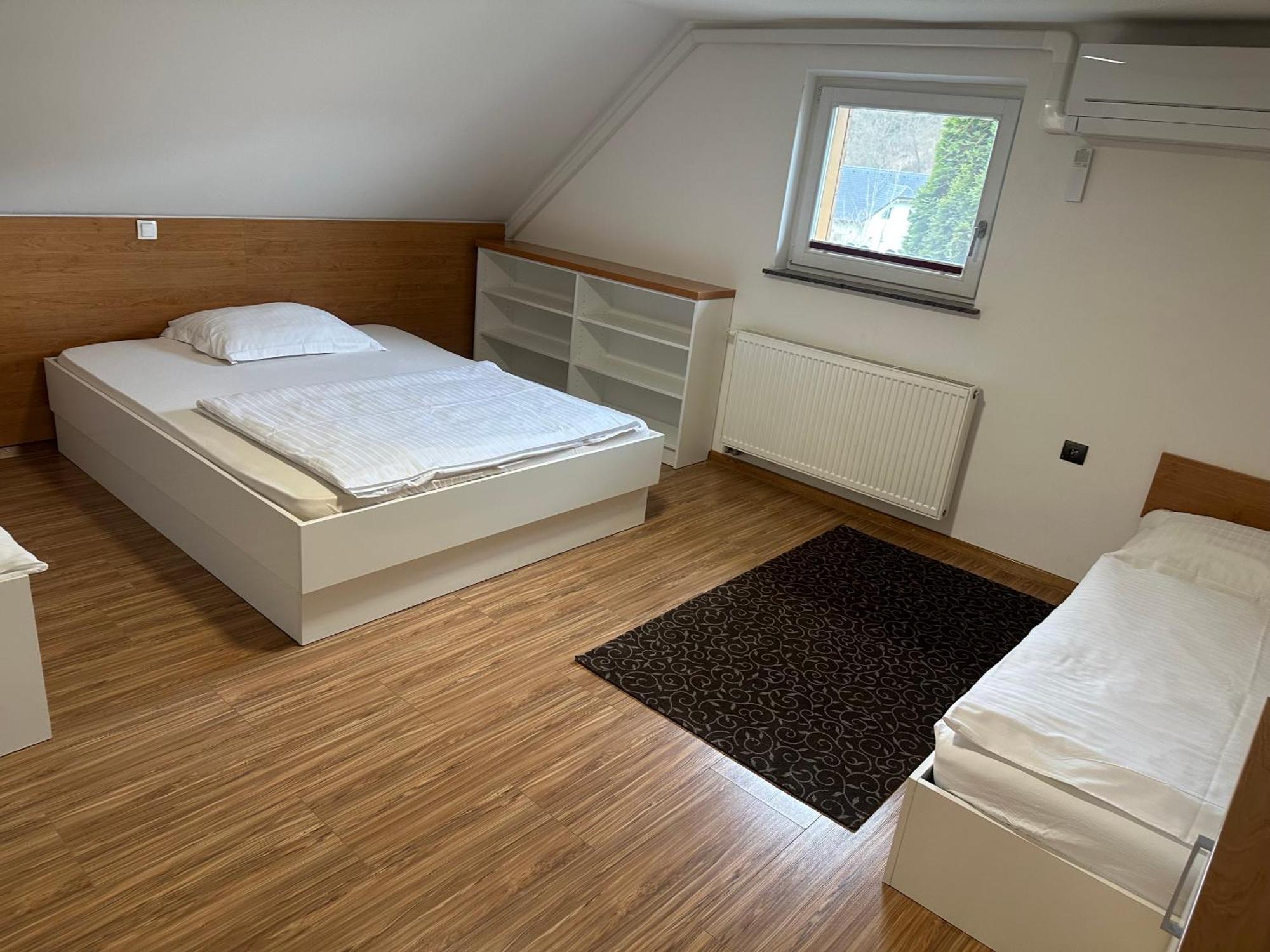 Domacija Vodnik & Apartments Церклье-на-Гореньскем Экстерьер фото