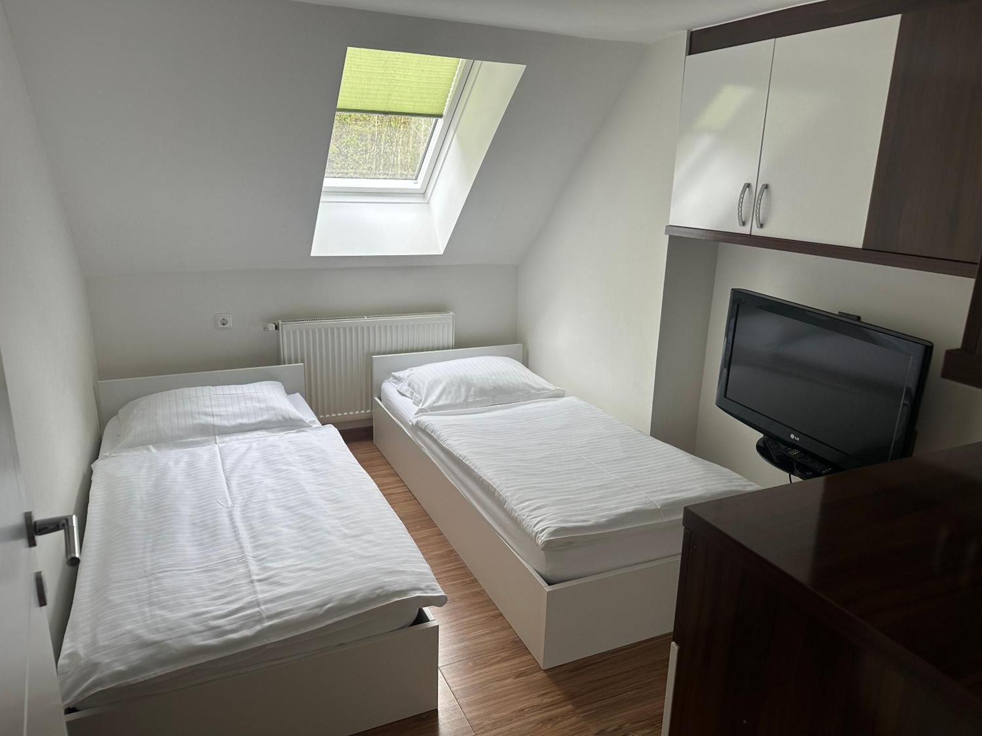 Domacija Vodnik & Apartments Церклье-на-Гореньскем Экстерьер фото
