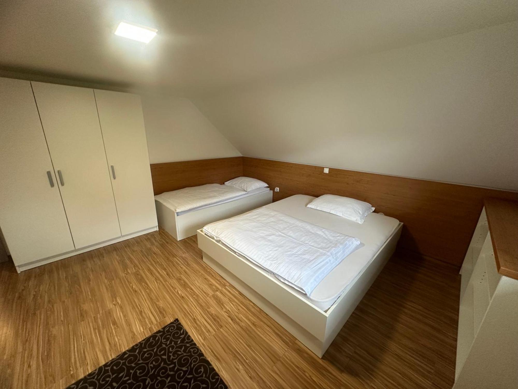 Domacija Vodnik & Apartments Церклье-на-Гореньскем Экстерьер фото