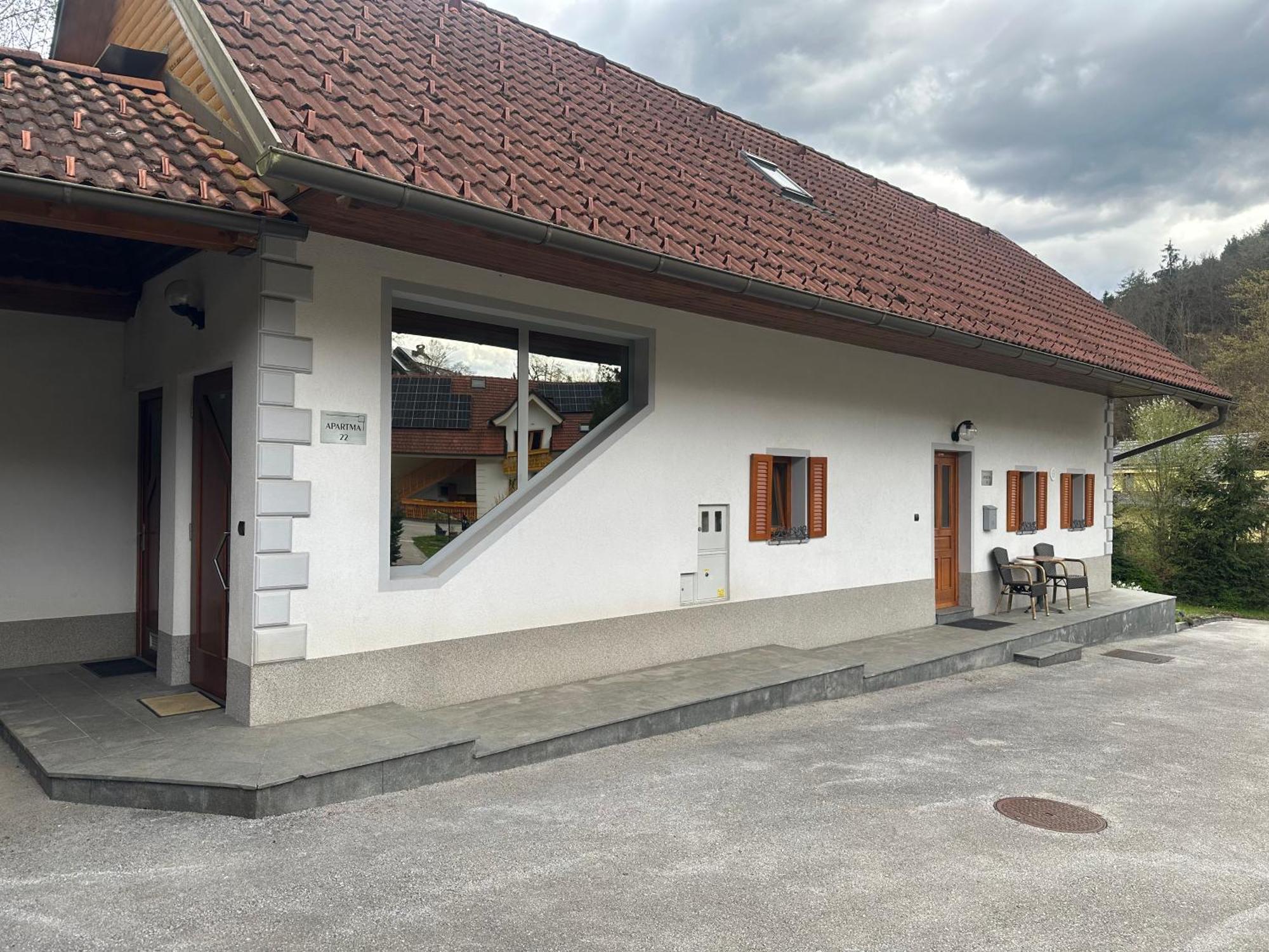 Domacija Vodnik & Apartments Церклье-на-Гореньскем Экстерьер фото