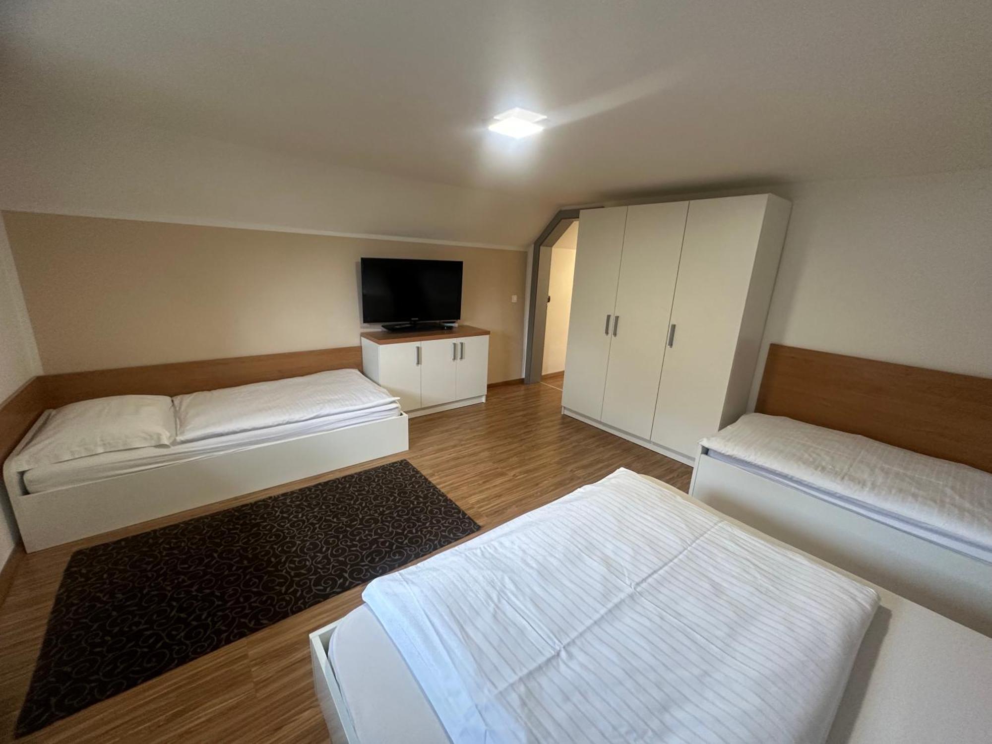 Domacija Vodnik & Apartments Церклье-на-Гореньскем Экстерьер фото