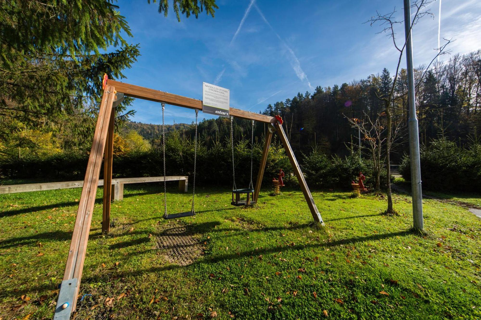Domacija Vodnik & Apartments Церклье-на-Гореньскем Экстерьер фото