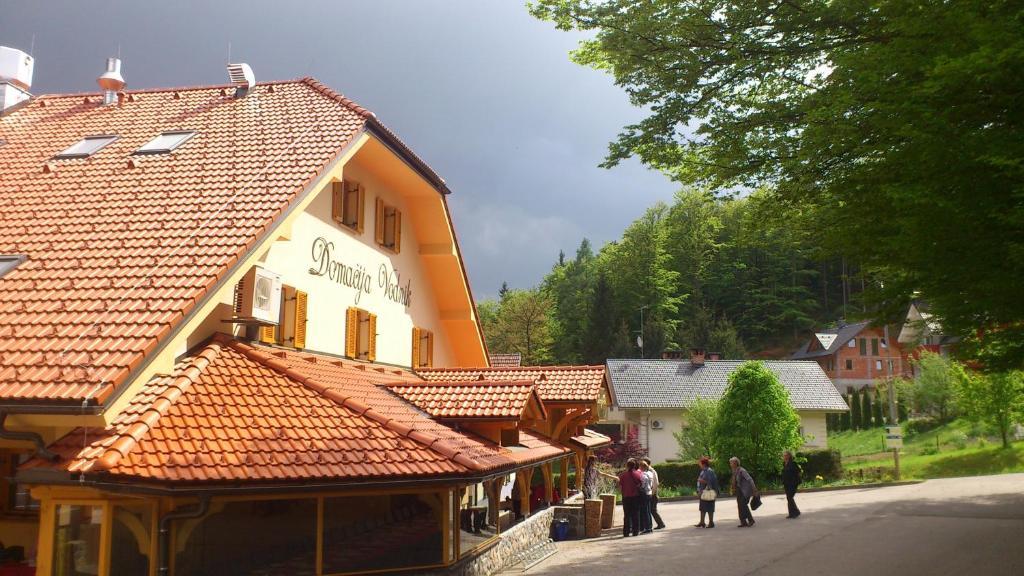 Domacija Vodnik & Apartments Церклье-на-Гореньскем Экстерьер фото