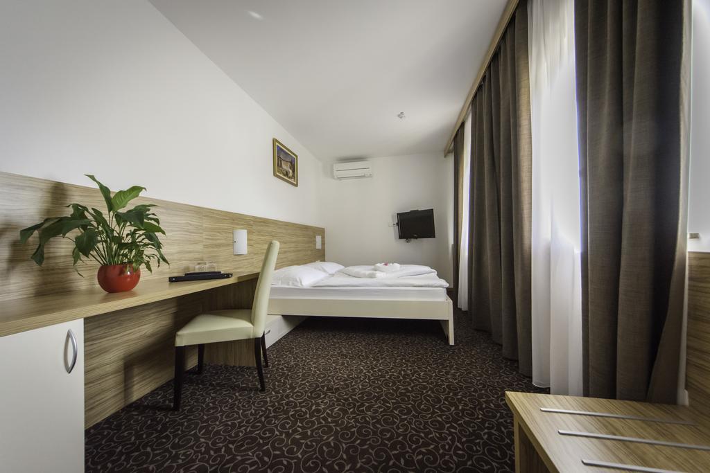 Domacija Vodnik & Apartments Церклье-на-Гореньскем Экстерьер фото