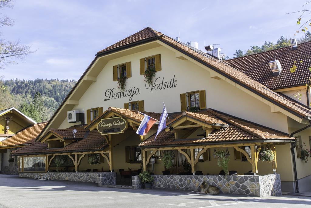 Domacija Vodnik & Apartments Церклье-на-Гореньскем Экстерьер фото