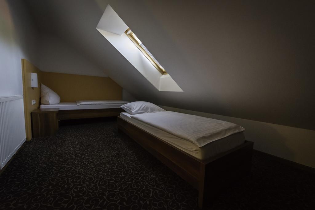 Domacija Vodnik & Apartments Церклье-на-Гореньскем Экстерьер фото