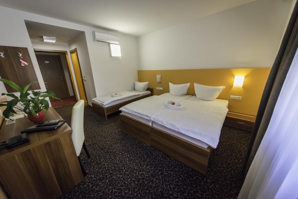 Domacija Vodnik & Apartments Церклье-на-Гореньскем Экстерьер фото