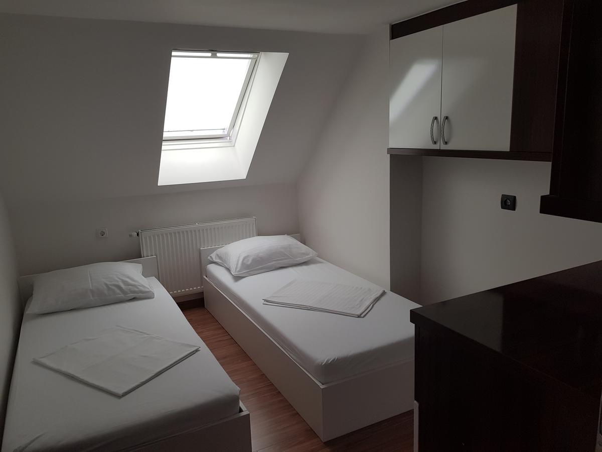 Domacija Vodnik & Apartments Церклье-на-Гореньскем Экстерьер фото
