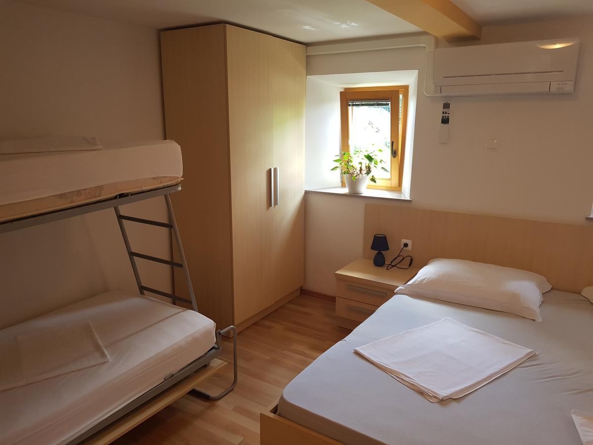 Domacija Vodnik & Apartments Церклье-на-Гореньскем Экстерьер фото